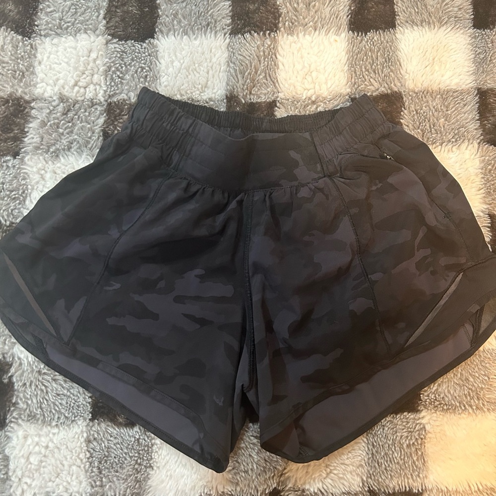 Lululemon black camo hotty hot